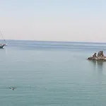 아파트 Haraki Beach